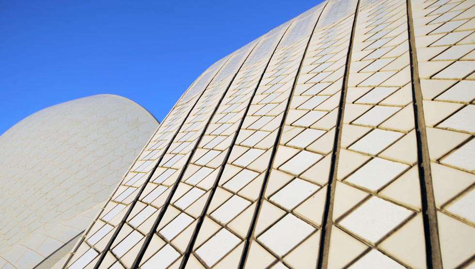 Utzon needed the tiles to be glossy, but not too mirror-like. It took Swedish manufacturer Hoganas three years to produce the desired effect. The so-called Sydney tile was made from clay with a small percentage of crushed stone.
